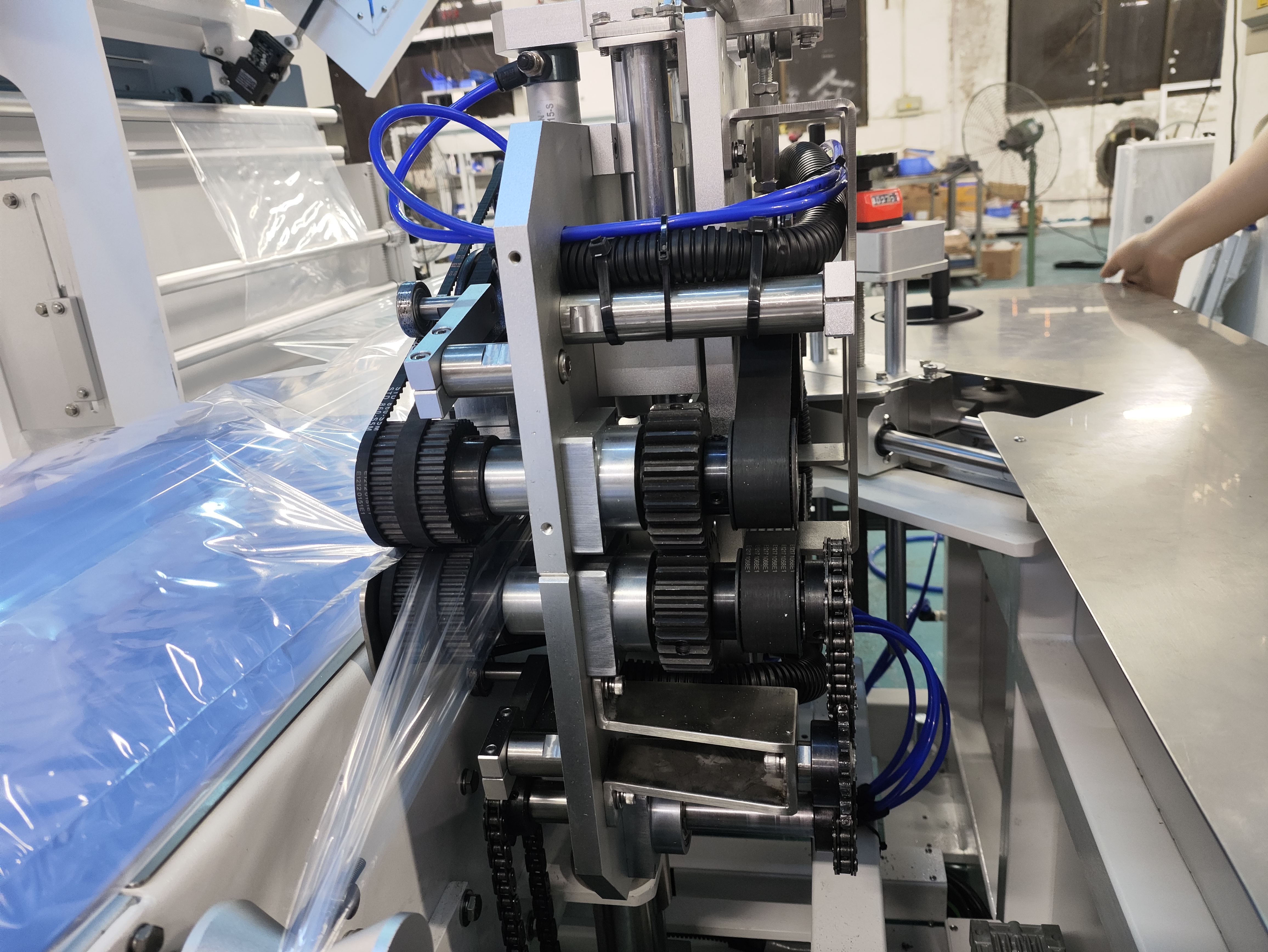 L801 Macchina confezionatrice termoretraibile ad alte prestazioni Macchina avvolgitrice automatica per tazze ad alta velocità con film termoretraibile con tunnel di termoretrazione