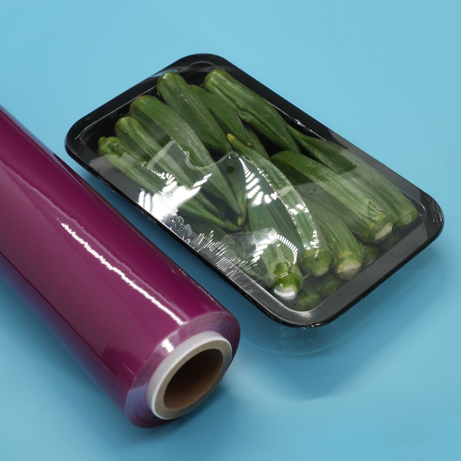 Rotolo jumbo di pellicola trasparente per alimenti in PVC morbido antiappannamento di colore viola per imballaggi alimentari