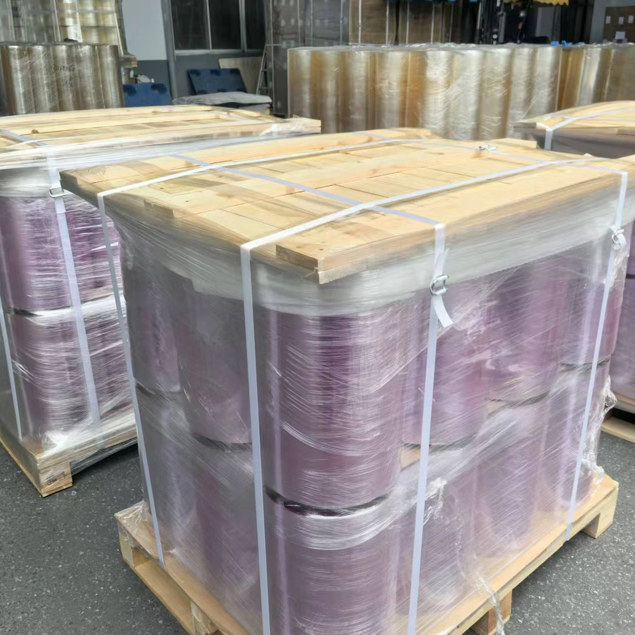 Rotolo jumbo di pellicola trasparente per alimenti in PVC morbido antiappannamento di colore viola per imballaggi alimentari